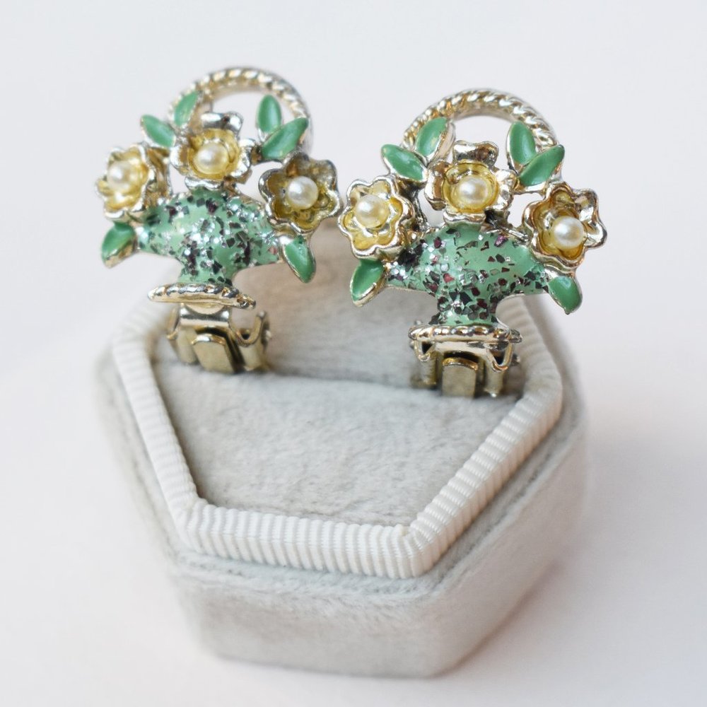 Cottagecore earrings clip on, pearl flower non pierced earrings studs